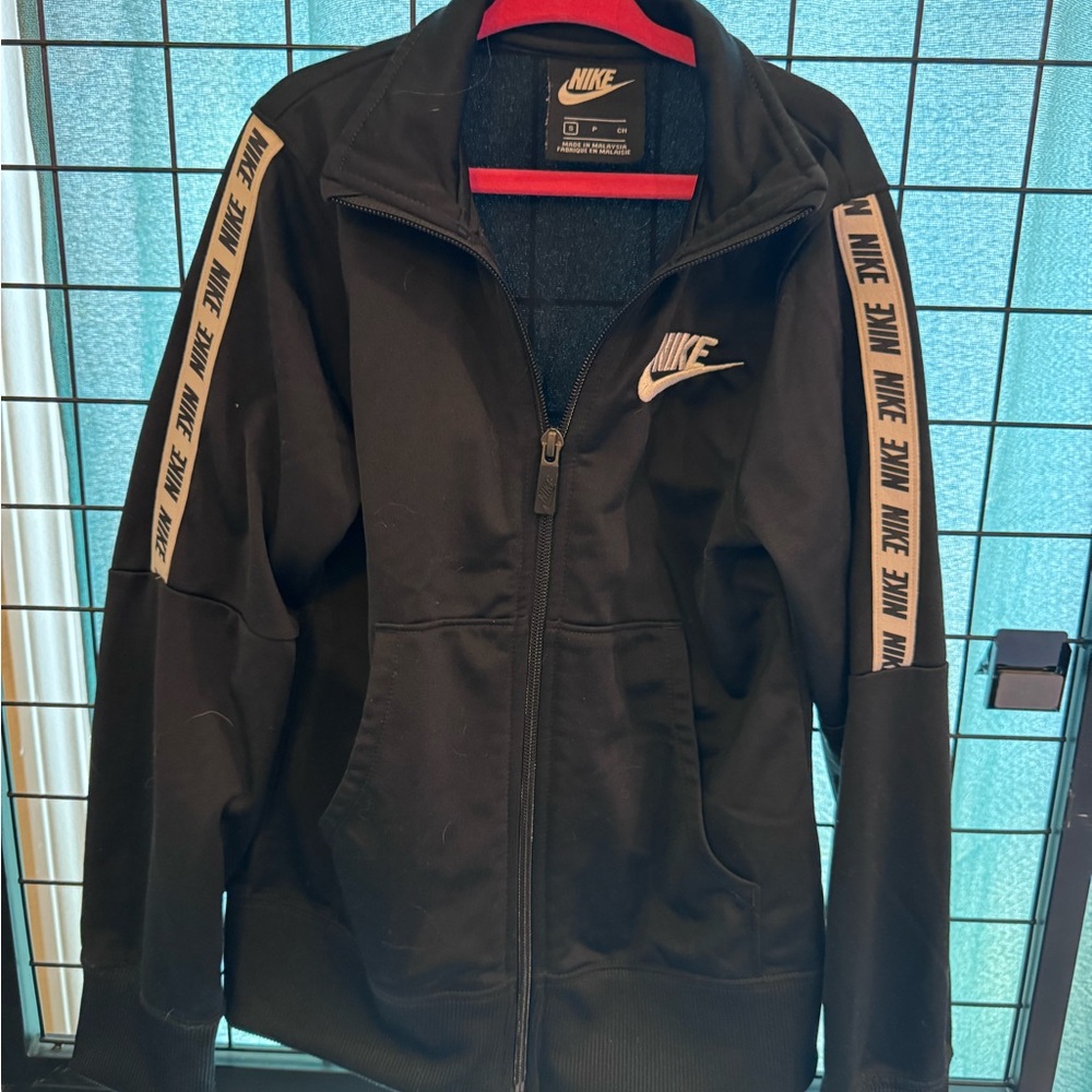 Nike Black Tracksuit Full-Zip Kids Jacket sz Small Sportswear Activewear Swoosh